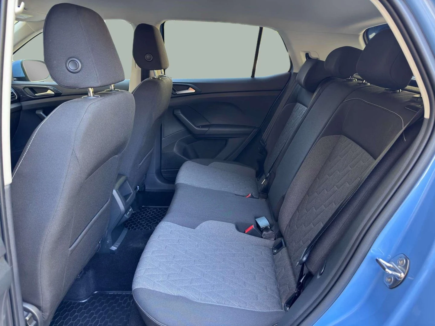 VW T-Cross Life Plus 1.0 TSI OPF DSG - изображение 8