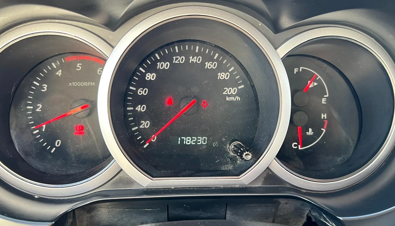 Suzuki Grand vitara 1.9SSiD 129кс. 4х4  - изображение 8