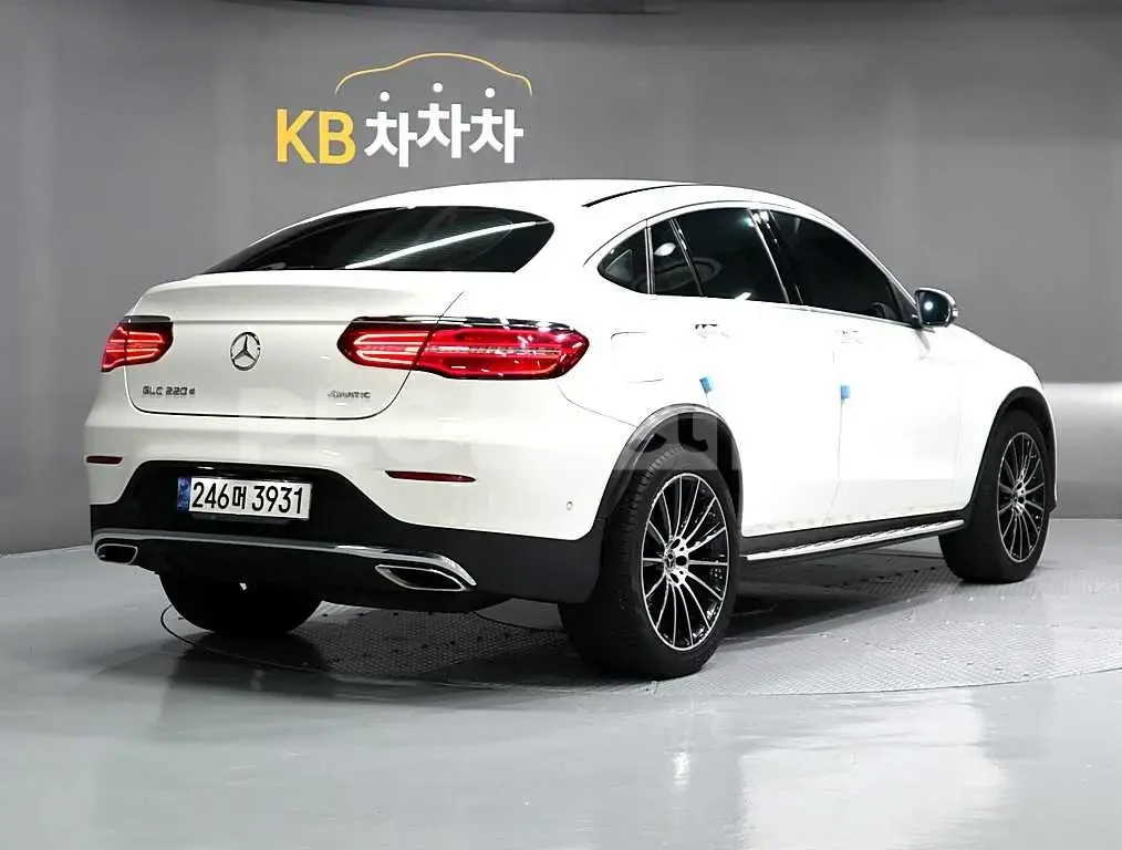 Mercedes-Benz GLC 250 AMG PK* COUPE* 9G* BURMASTER* KEYLESS* КРАЙНА ЦЕНА, снимка 4 - Автомобили и джипове - 53916766