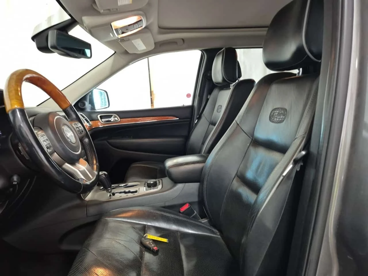 Jeep Grand cherokee * OVERLAND * ПОДГРЕВИ * ОБДУХВАНЕ * ПАНО * CARFAX , снимка 5 - Автомобили и джипове - 54597298