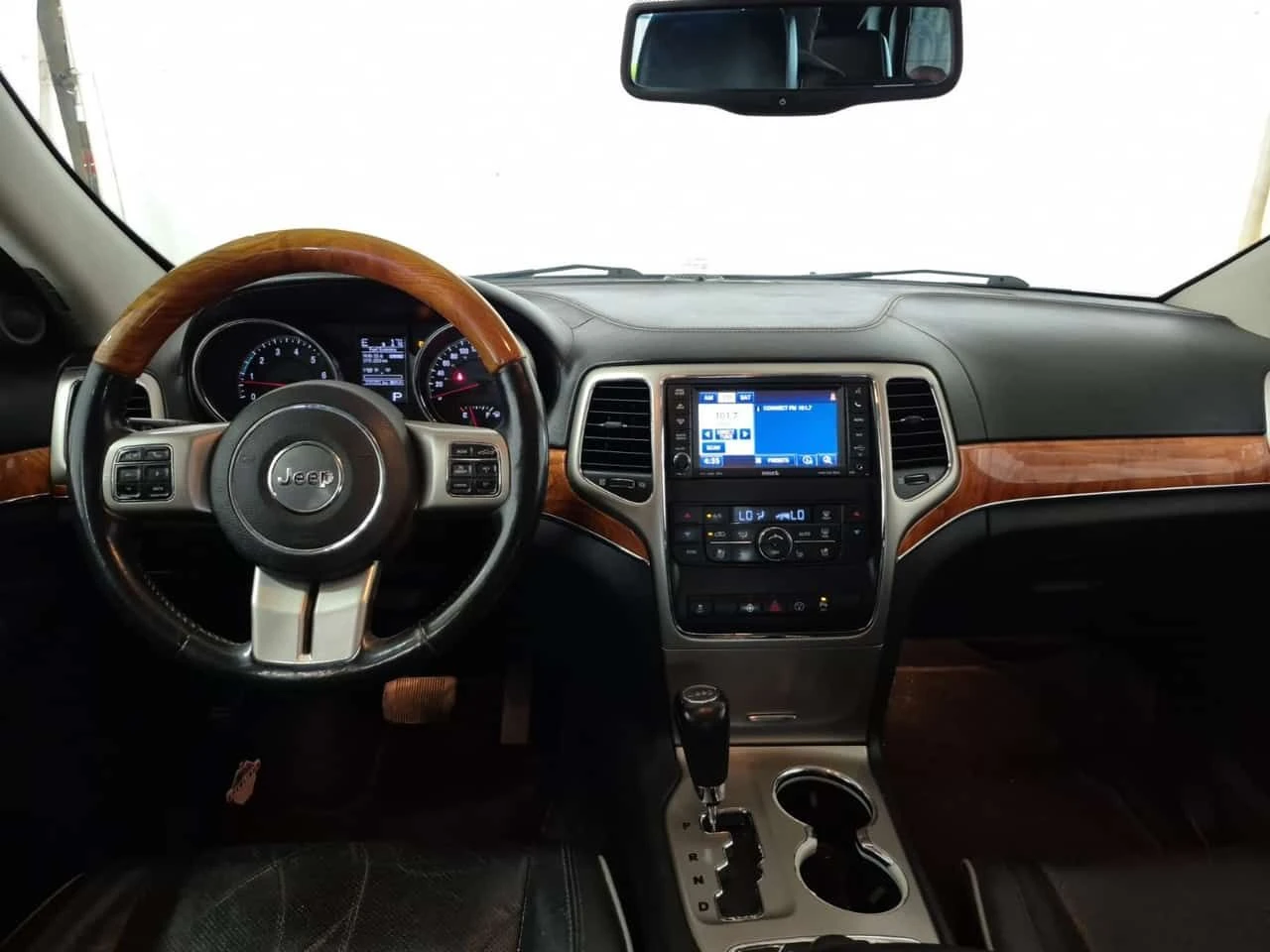 Jeep Grand cherokee * OVERLAND * ПОДГРЕВИ * ОБДУХВАНЕ * ПАНО * CARFAX , снимка 10 - Автомобили и джипове - 54597298