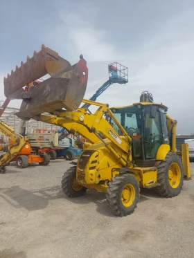 Багер Komatsu WB93R, снимка 1