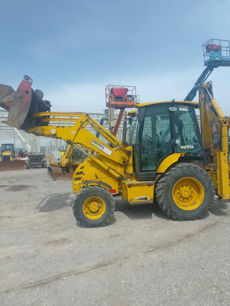 Багер Komatsu WB93R, снимка 4 - Индустриална техника - 49919865