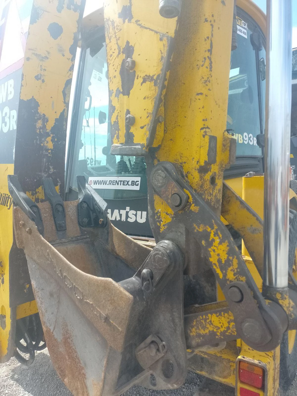  Komatsu WB93R | Mobile.bg   13