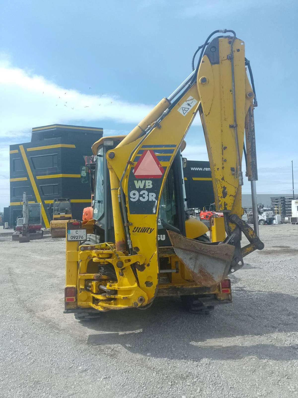 Багер Komatsu WB93R - изображение 2
