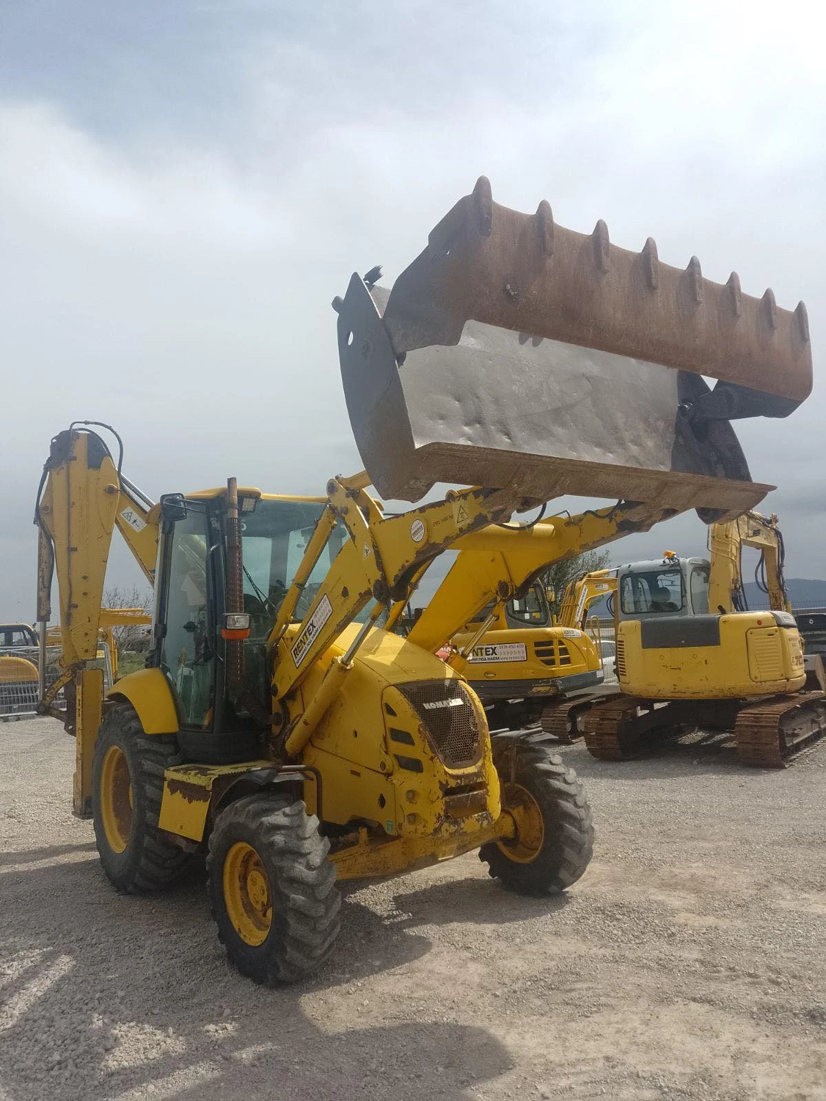 Багер Komatsu WB93R - изображение 5