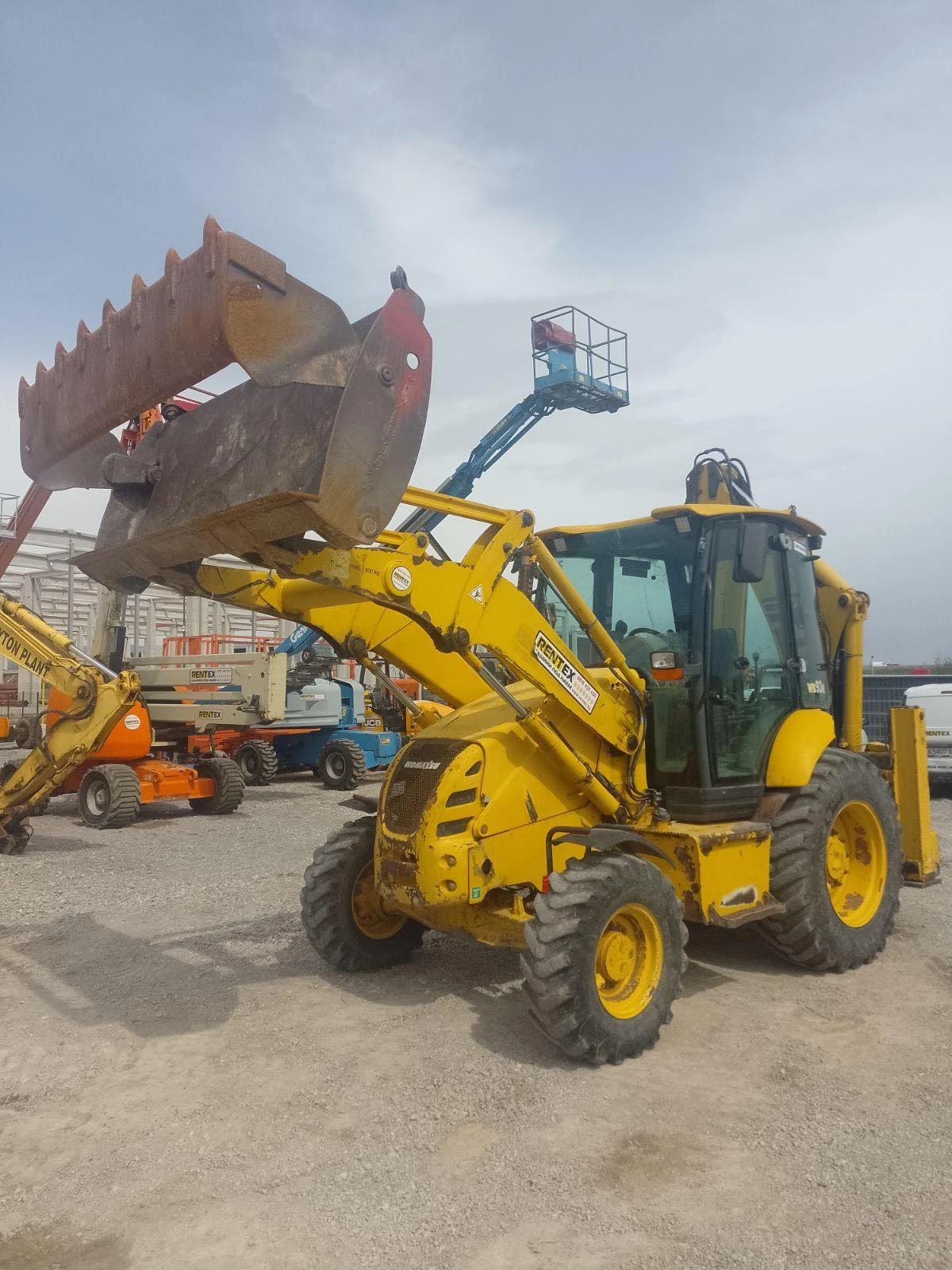  Komatsu WB93R | Mobile.bg   1