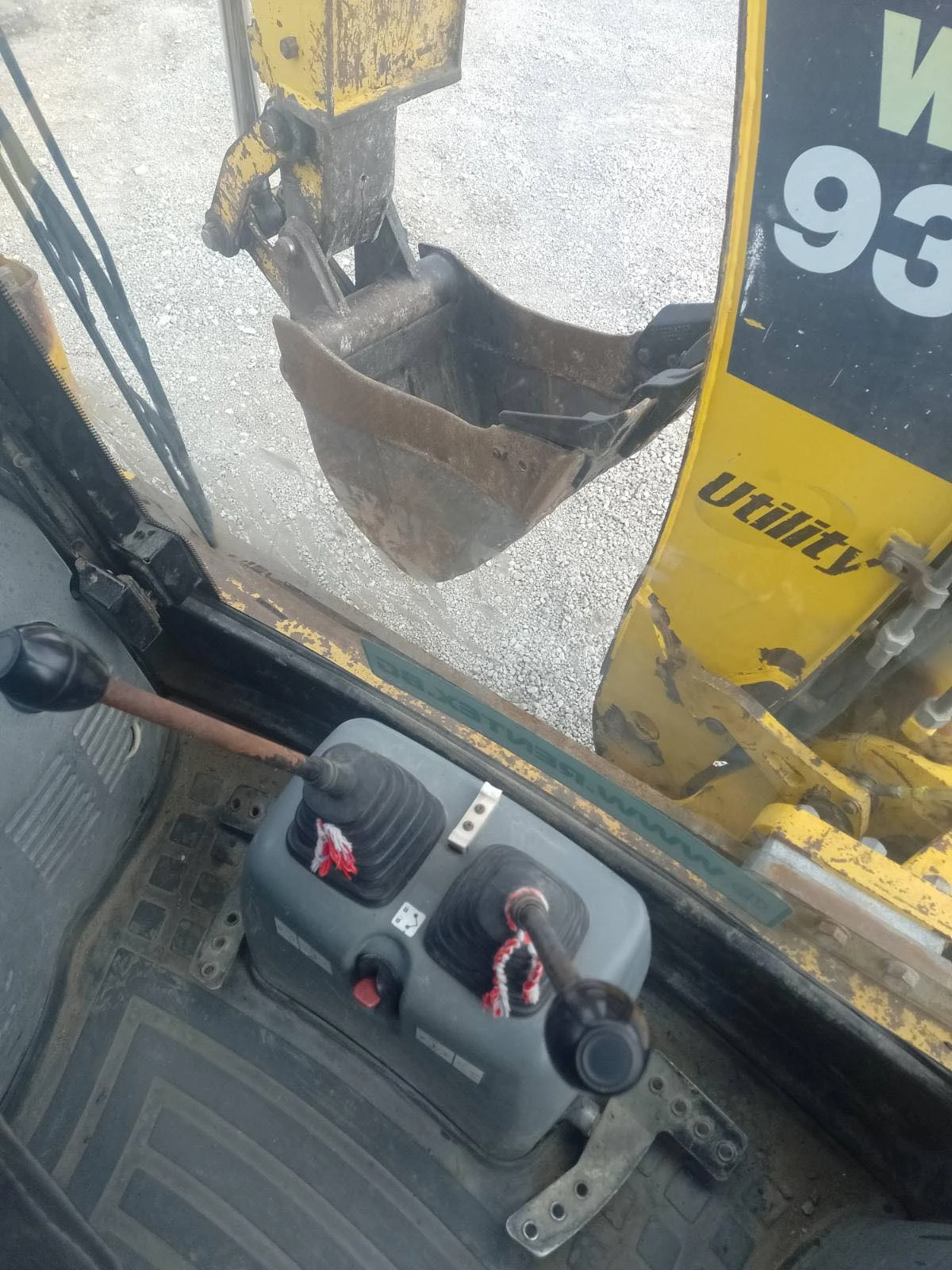 Багер Komatsu WB93R - изображение 9
