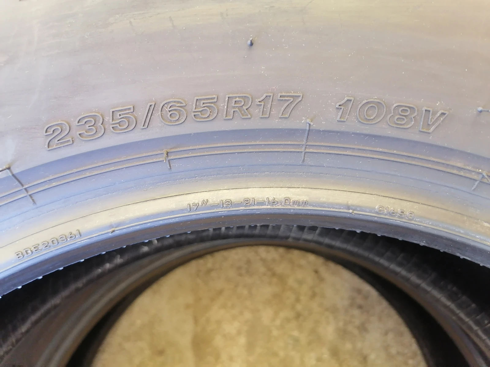 Гуми Зимни 235/65R17, снимка 5 - Гуми и джанти - 55997026