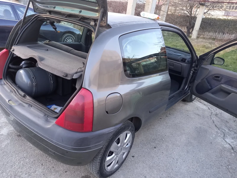 Renault Clio, снимка 7 - Автомобили и джипове - 48963606