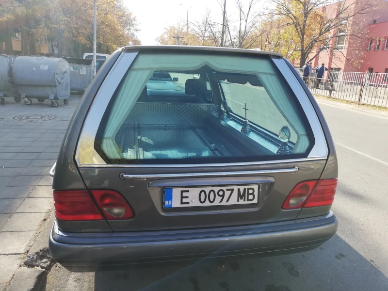 Mercedes-Benz E 250 2500 Коментар , снимка 2 - Автомобили и джипове - 52136145