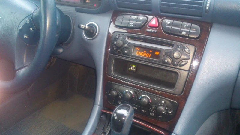 Mercedes-Benz C 240, снимка 14 - Автомобили и джипове - 52116061