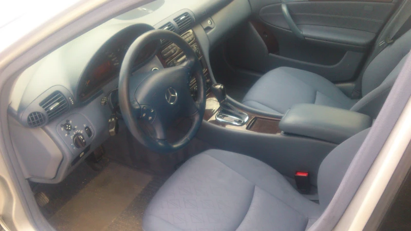 Mercedes-Benz C 240, снимка 12 - Автомобили и джипове - 52116061