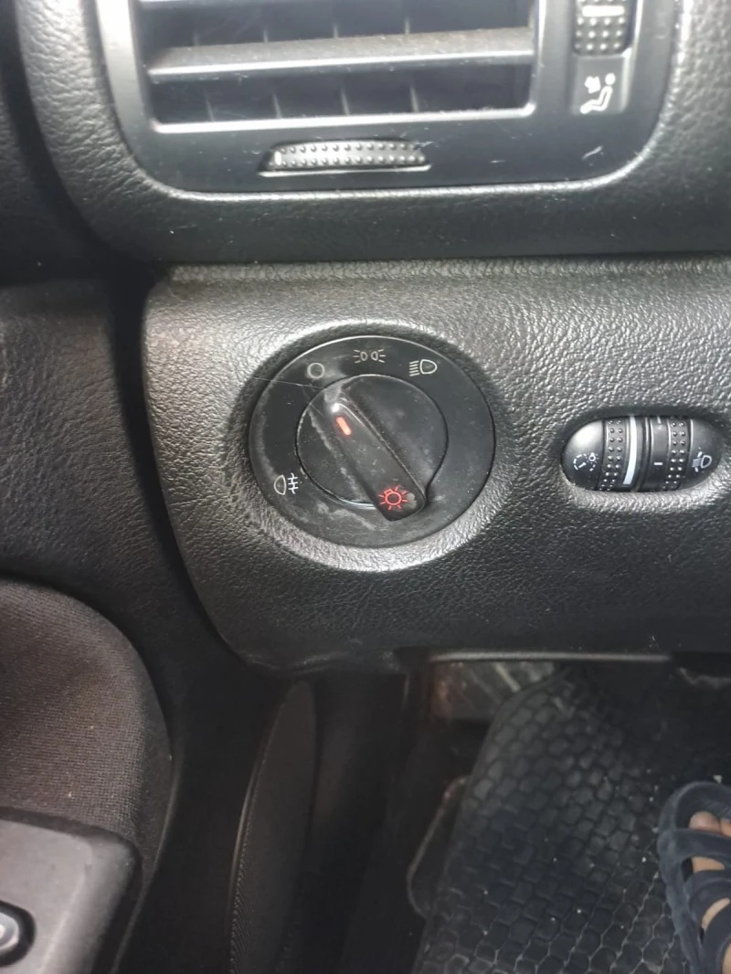 VW Passat 1.9TDI, снимка 14 - Автомобили и джипове - 52157794