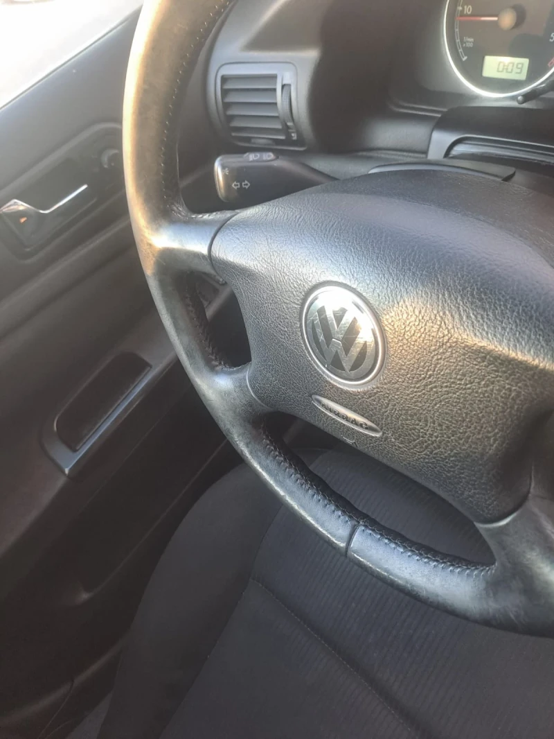 VW Passat 1.9TDI, снимка 12 - Автомобили и джипове - 52157794
