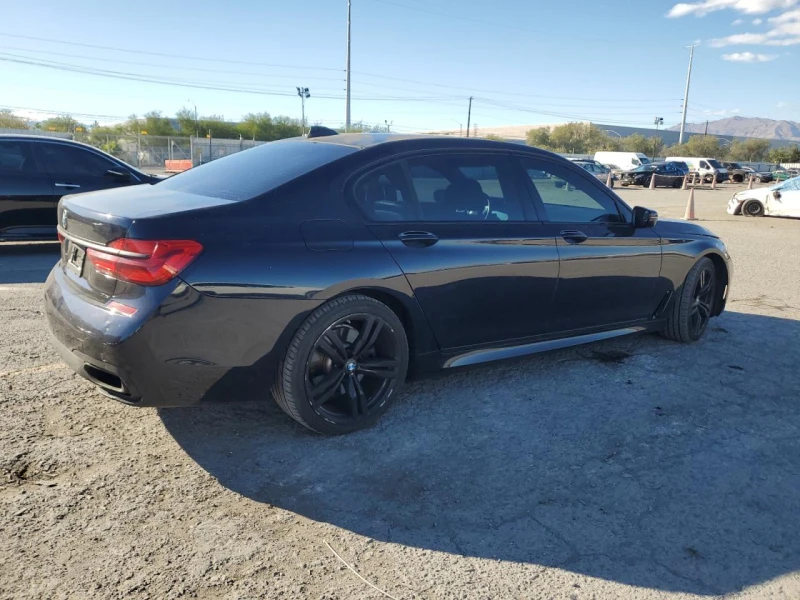 BMW 750 750 XI/Head-up/Harman Kardon/Starlight, снимка 3 - Автомобили и джипове - 52527694