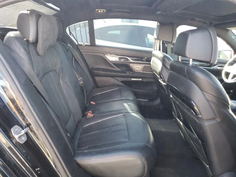 BMW 750 750 XI/Head-up/Harman Kardon/Starlight, снимка 10 - Автомобили и джипове - 52527694