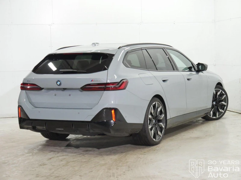 BMW i5 M60 xDrive Touring, снимка 3 - Автомобили и джипове - 52834299