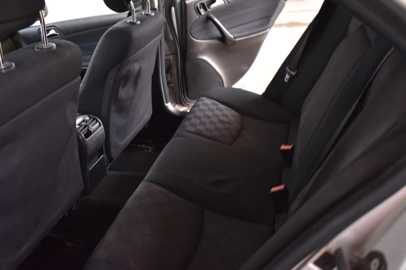 Mercedes-Benz C 220, снимка 8 - Автомобили и джипове - 53055756