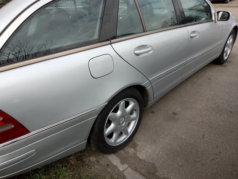 Mercedes-Benz C 270 Elegance, снимка 8 - Автомобили и джипове - 53212665