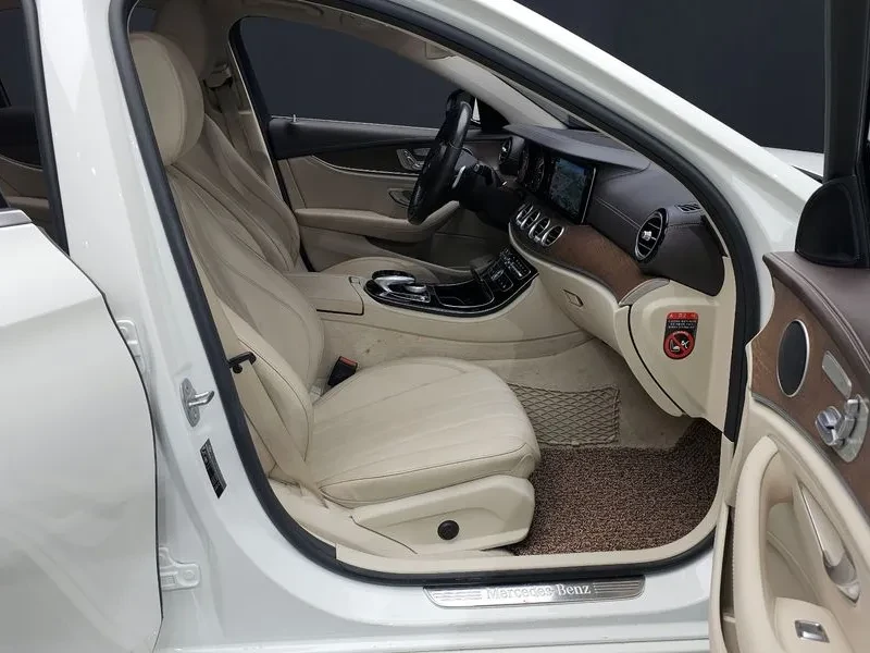 Mercedes-Benz E 220 Exclusive, снимка 11 - Автомобили и джипове - 55101900