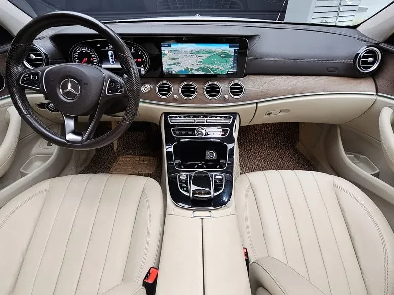 Mercedes-Benz E 220 Exclusive, снимка 7 - Автомобили и джипове - 55101900