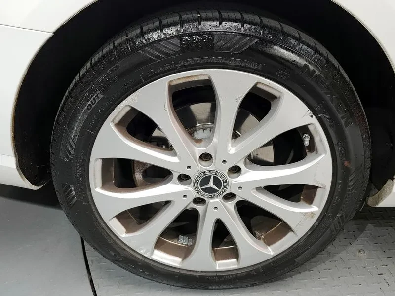 Mercedes-Benz E 220 Exclusive, снимка 5 - Автомобили и джипове - 55101900