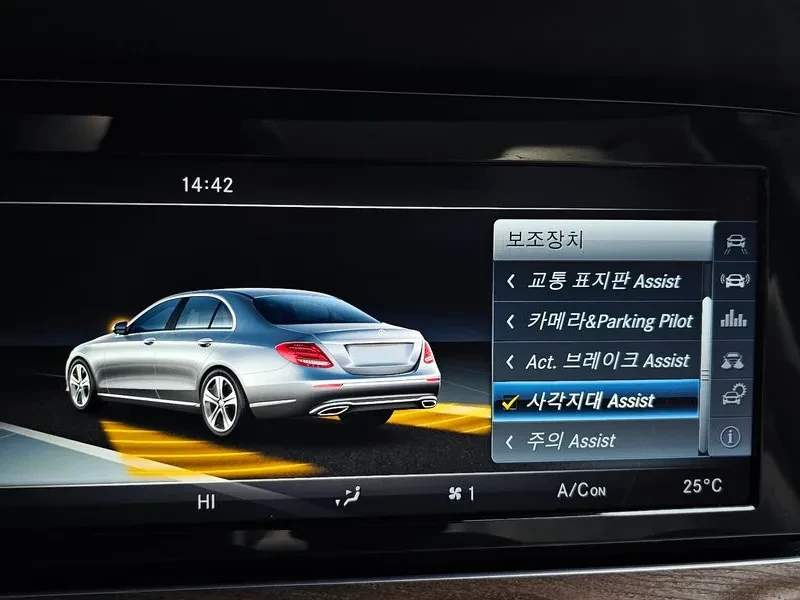 Mercedes-Benz E 220 Exclusive, снимка 17 - Автомобили и джипове - 55101900