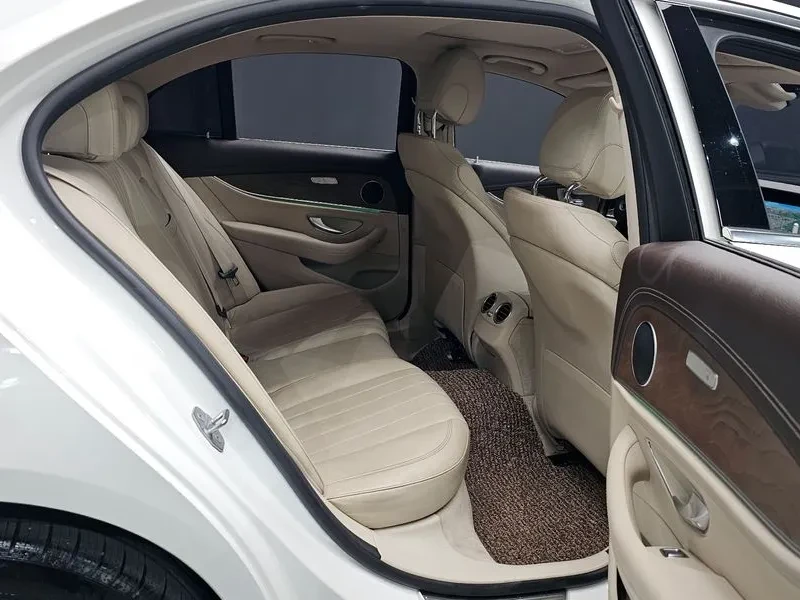 Mercedes-Benz E 220 Exclusive, снимка 12 - Автомобили и джипове - 55101900