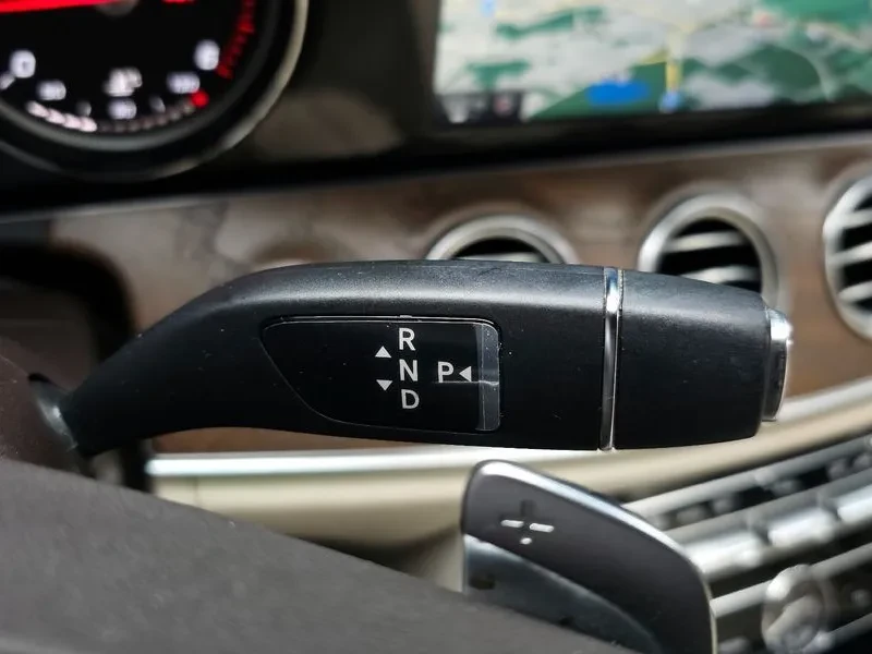 Mercedes-Benz E 220 Exclusive, снимка 9 - Автомобили и джипове - 55101900