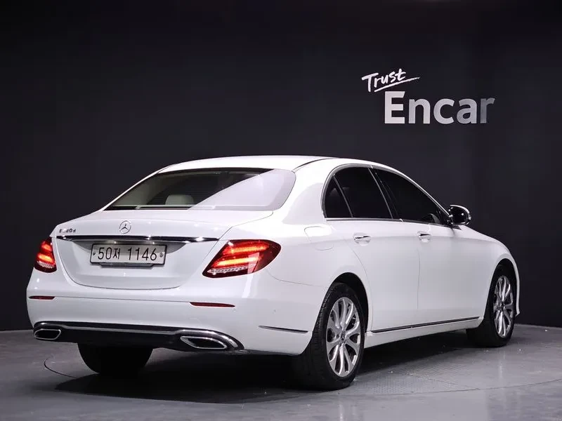 Mercedes-Benz E 220 Exclusive, снимка 2 - Автомобили и джипове - 55101900