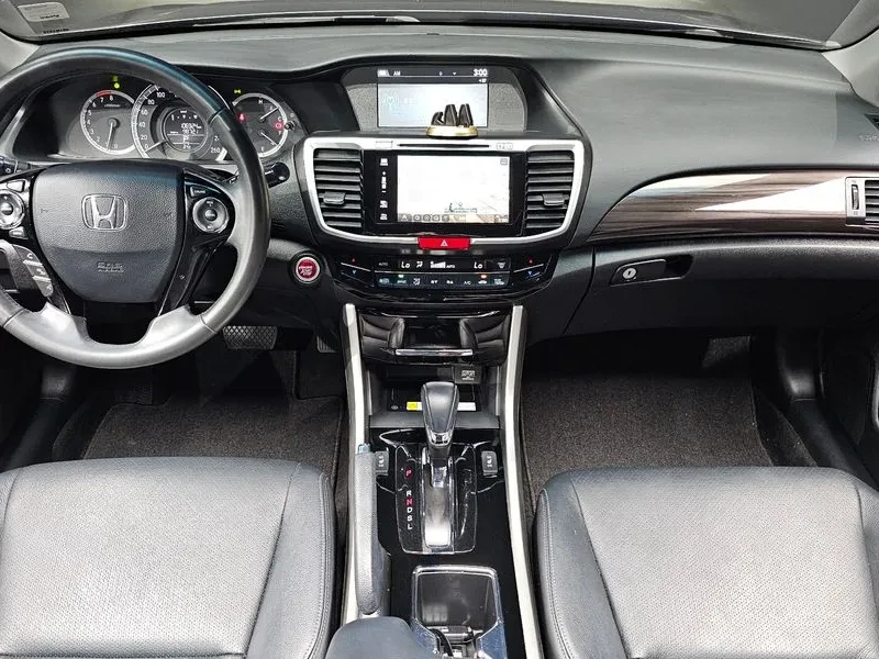 Honda Accord 2.4 9Th Generation, снимка 13 - Автомобили и джипове - 56020820