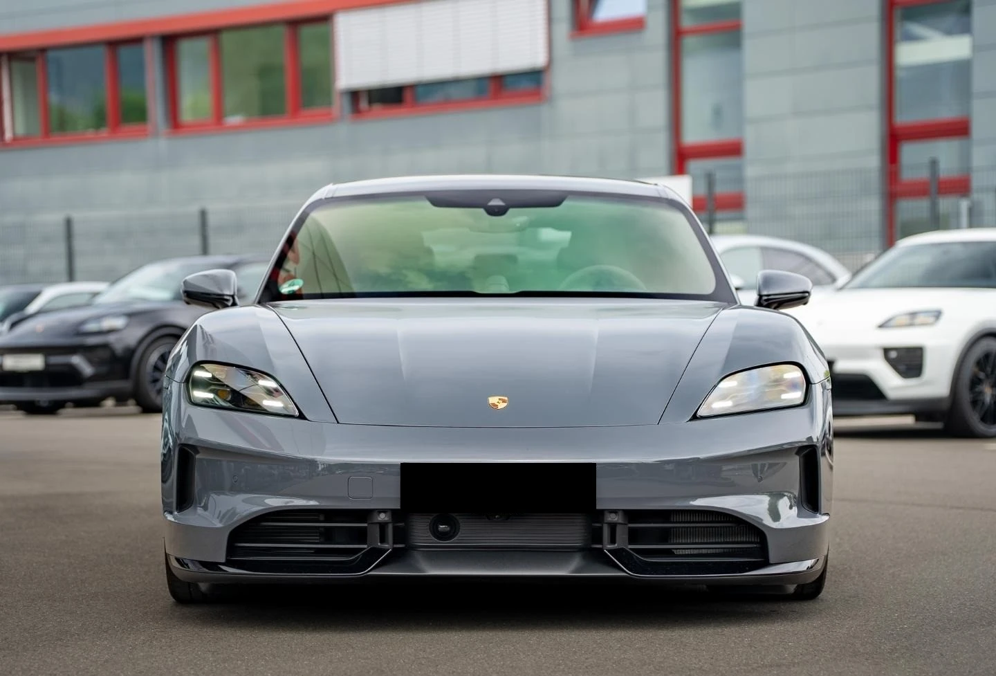 Porsche Taycan GTS/SPORT CHRONO/CARBON/BOSE/PANO/MATRIX/21/ - изображение 2
