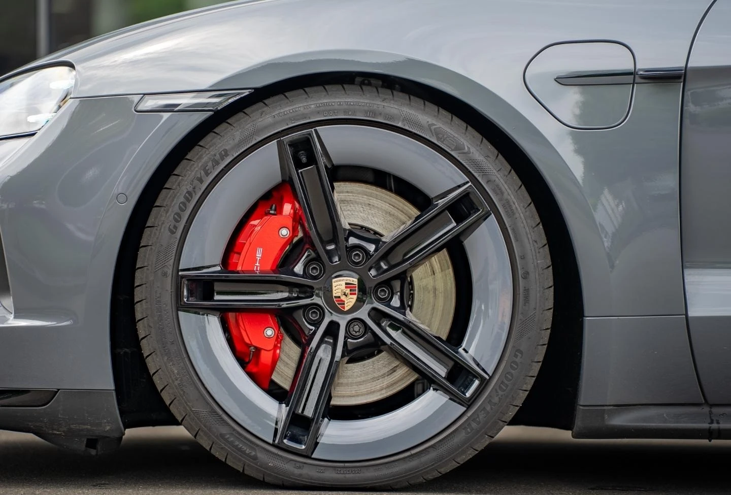 Porsche Taycan GTS/SPORT CHRONO/CARBON/BOSE/PANO/MATRIX/21/ - изображение 4