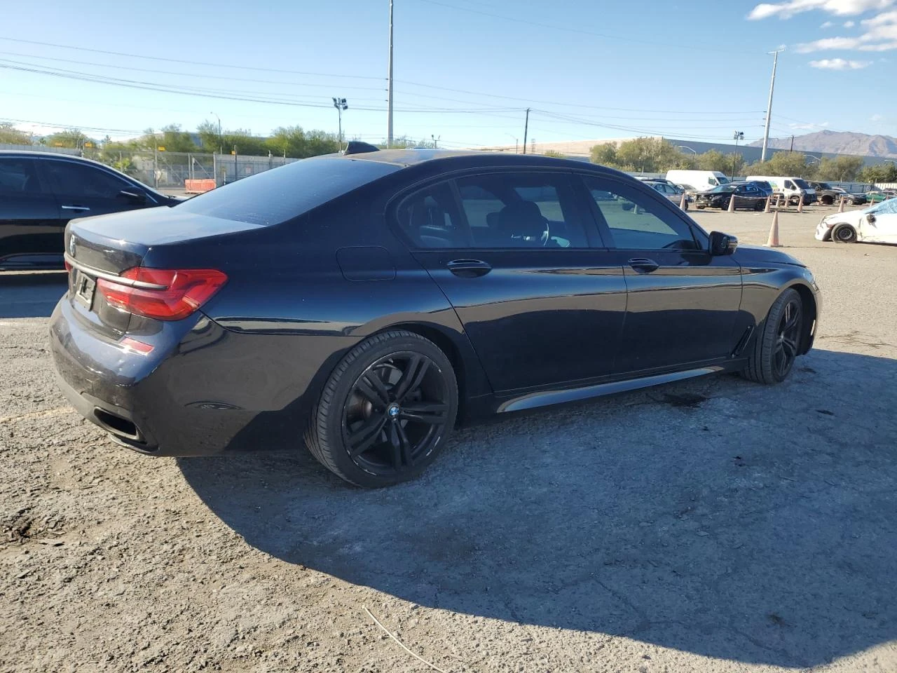 BMW 750 750 XI/Head-up/Harman Kardon/Starlight - изображение 3