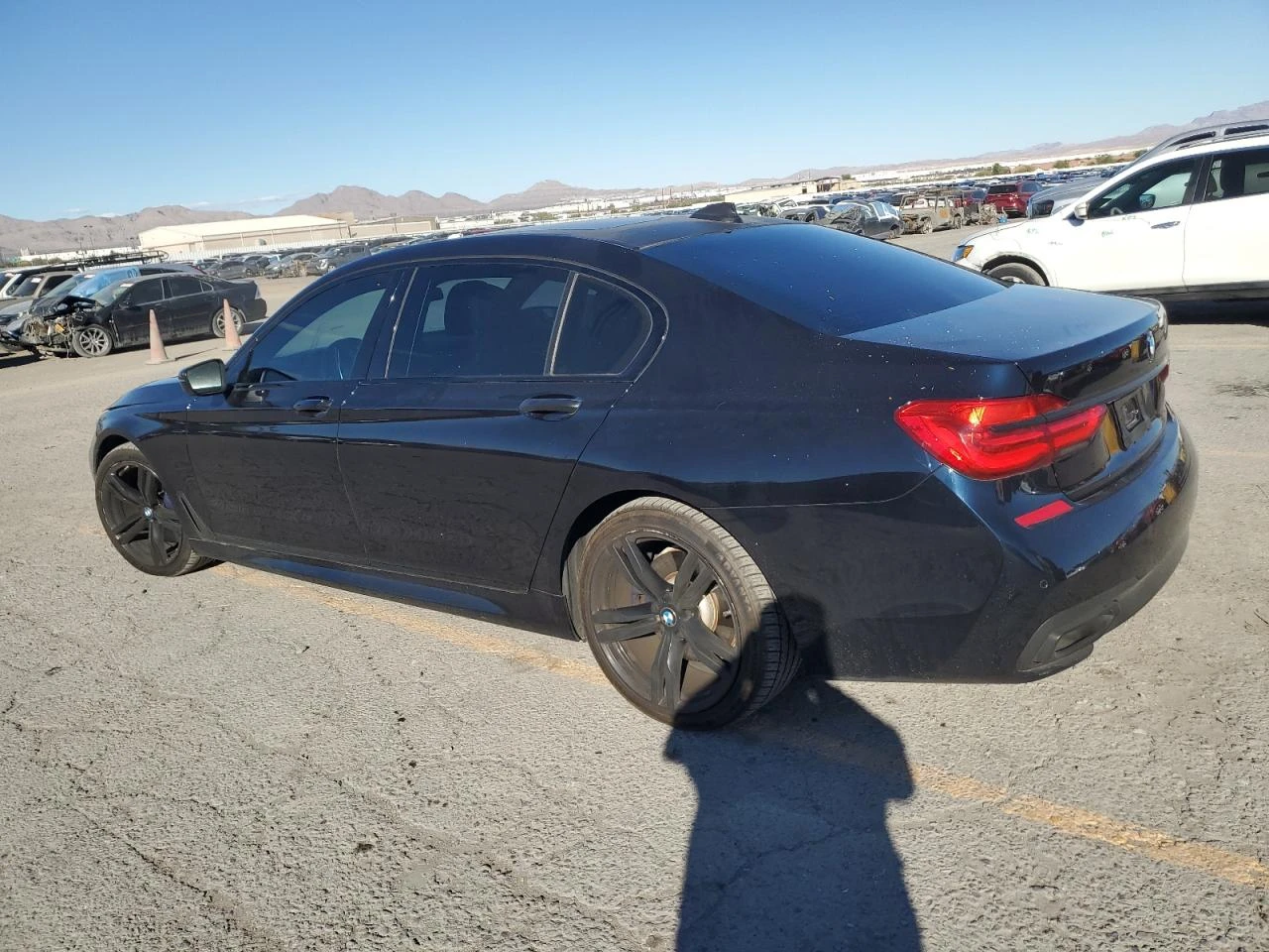 BMW 750 750 XI/Head-up/Harman Kardon/Starlight - изображение 2