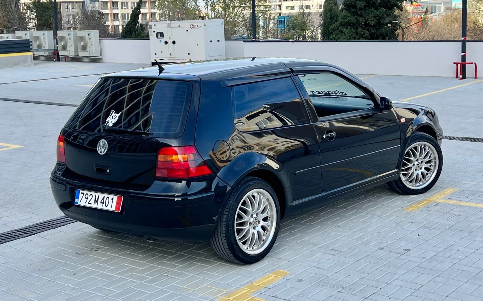 VW Golf 1.6 Highline  | Mobile.bg   5