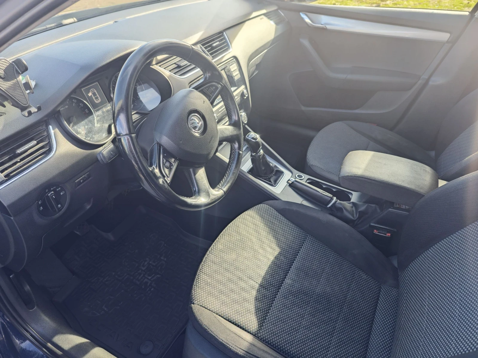 Skoda Octavia 1.6 TDI, снимка 6 - Автомобили и джипове - 53809853