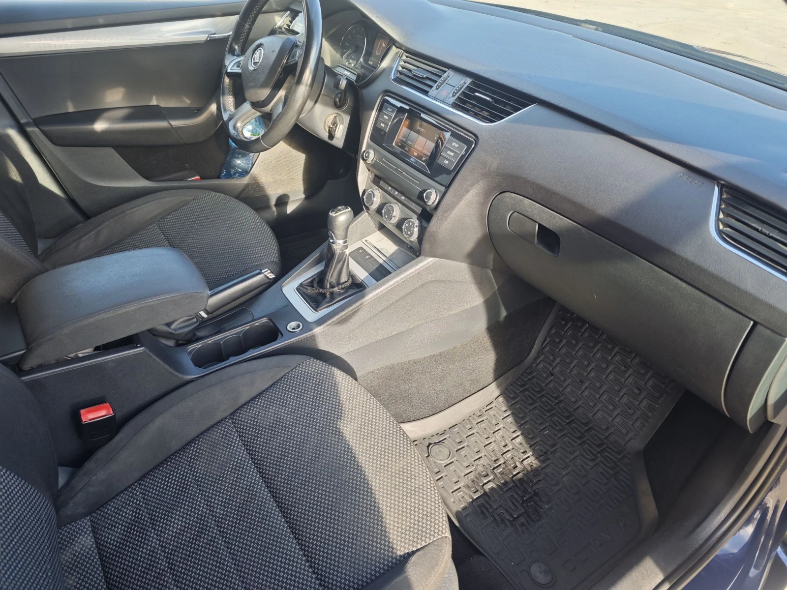 Skoda Octavia 1.6 TDI, снимка 7 - Автомобили и джипове - 53809853