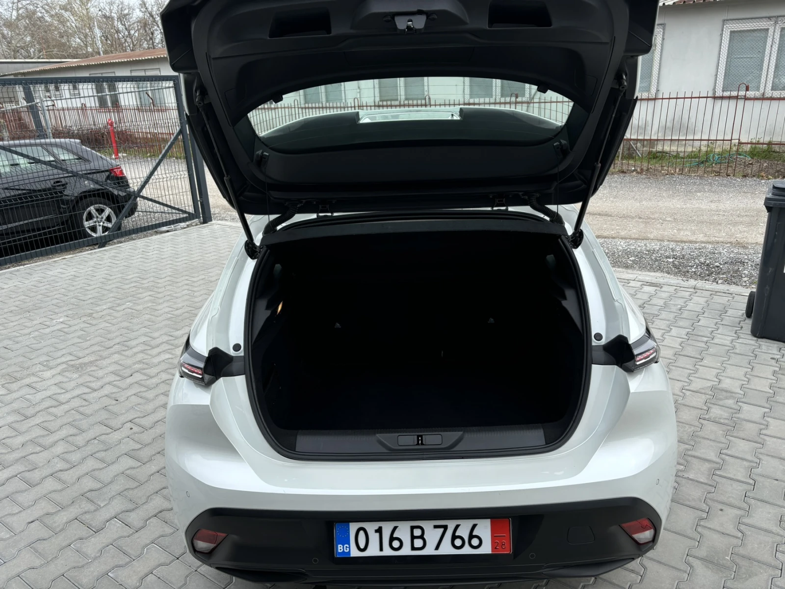 Peugeot 308 1.5 BLUEHDI ACTIVE, снимка 7 - Автомобили и джипове - 54015736