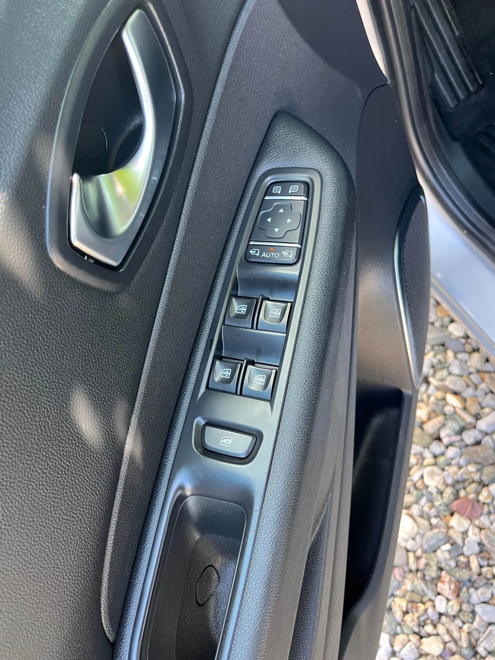 Renault Captur, снимка 10 - Автомобили и джипове - 54782912