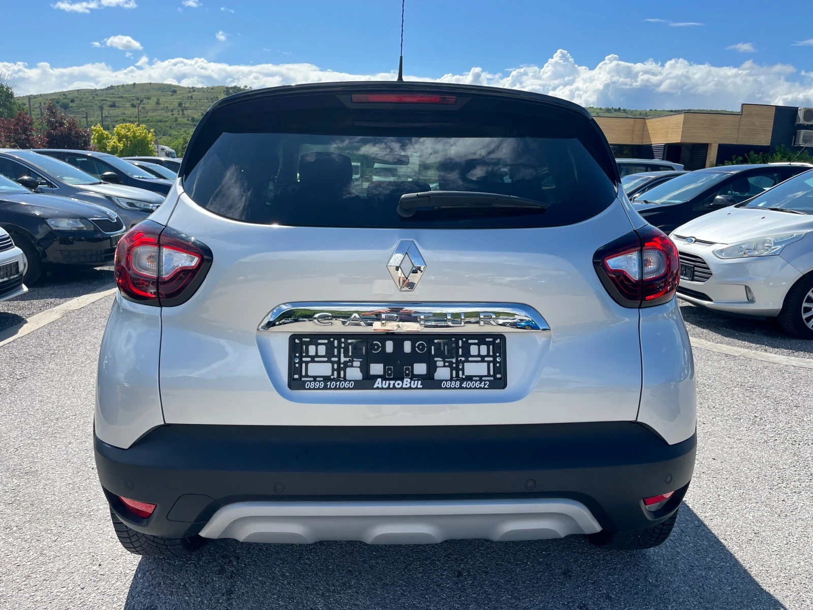 Renault Captur, снимка 2 - Автомобили и джипове - 54782912