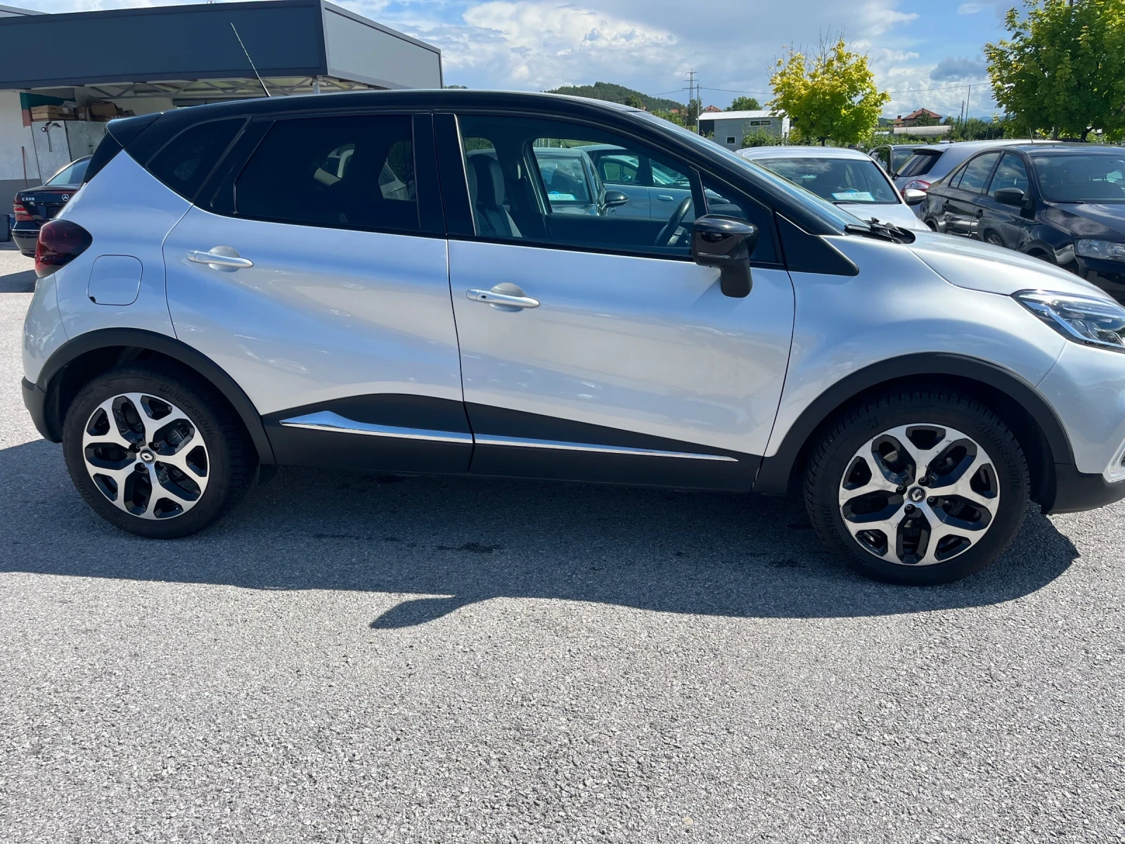 Renault Captur, снимка 4 - Автомобили и джипове - 54782912