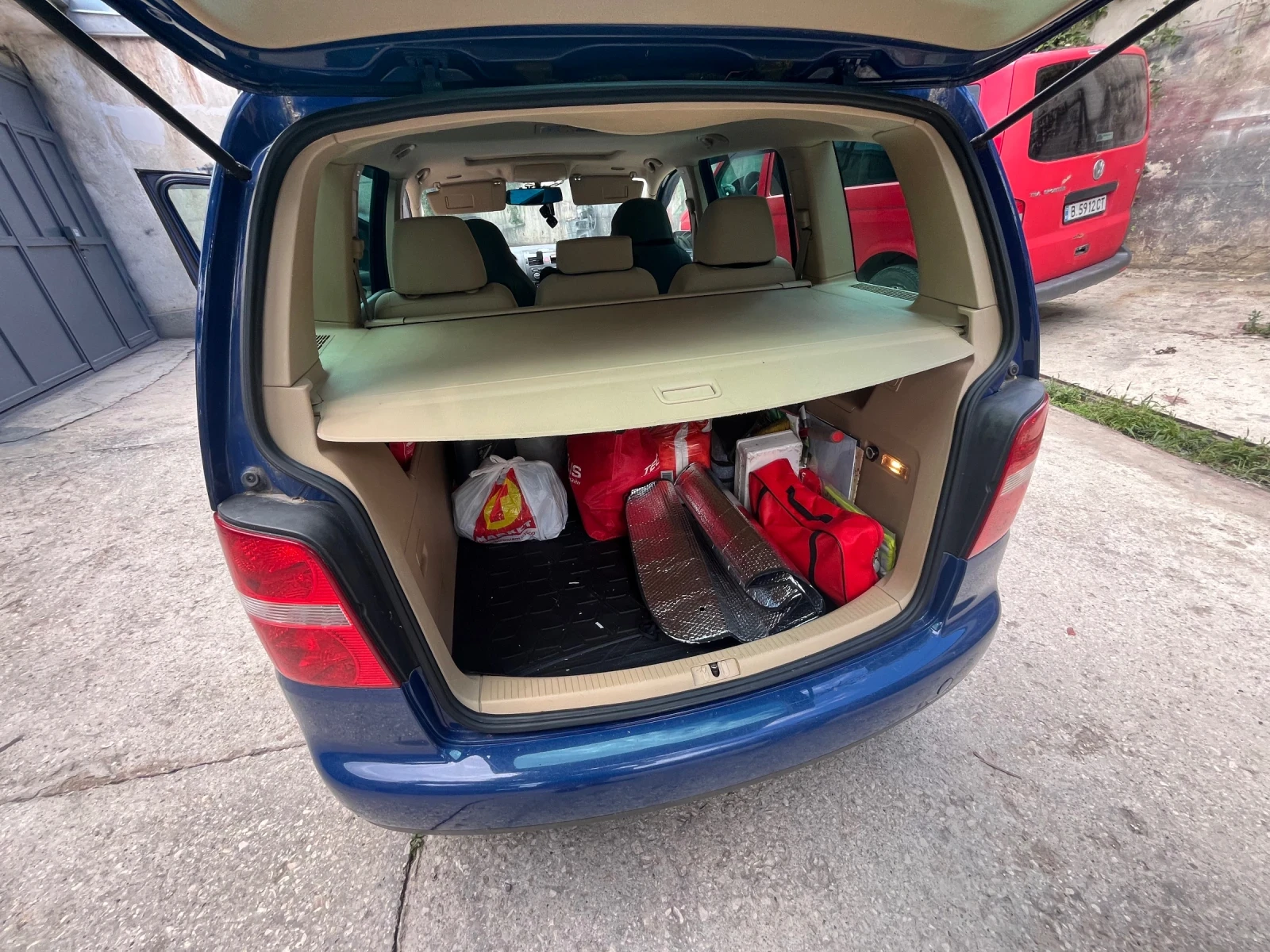 VW Touran 1.9 Tdi, снимка 9 - Автомобили и джипове - 55233063