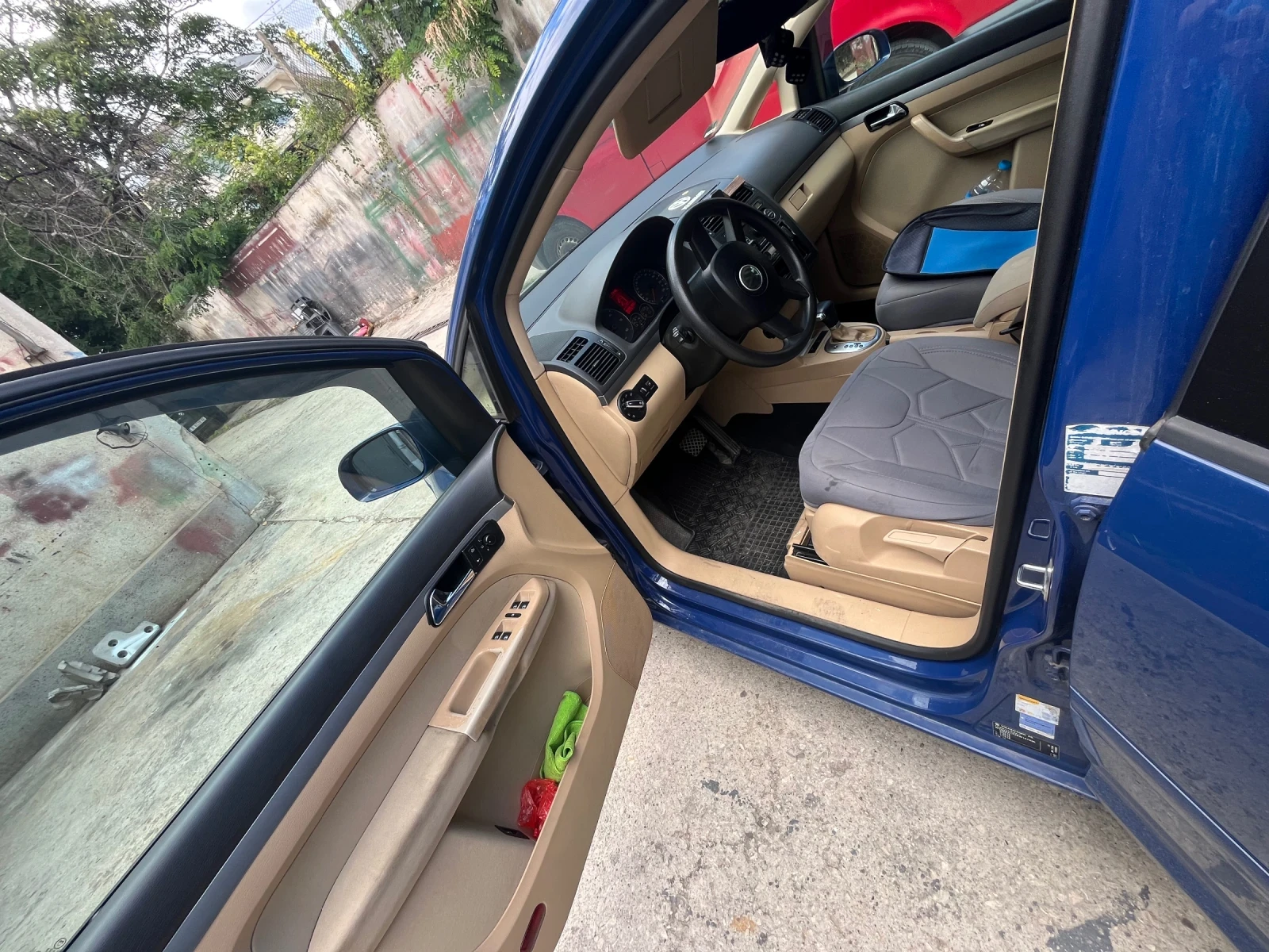 VW Touran 1.9 Tdi, снимка 6 - Автомобили и джипове - 55233063