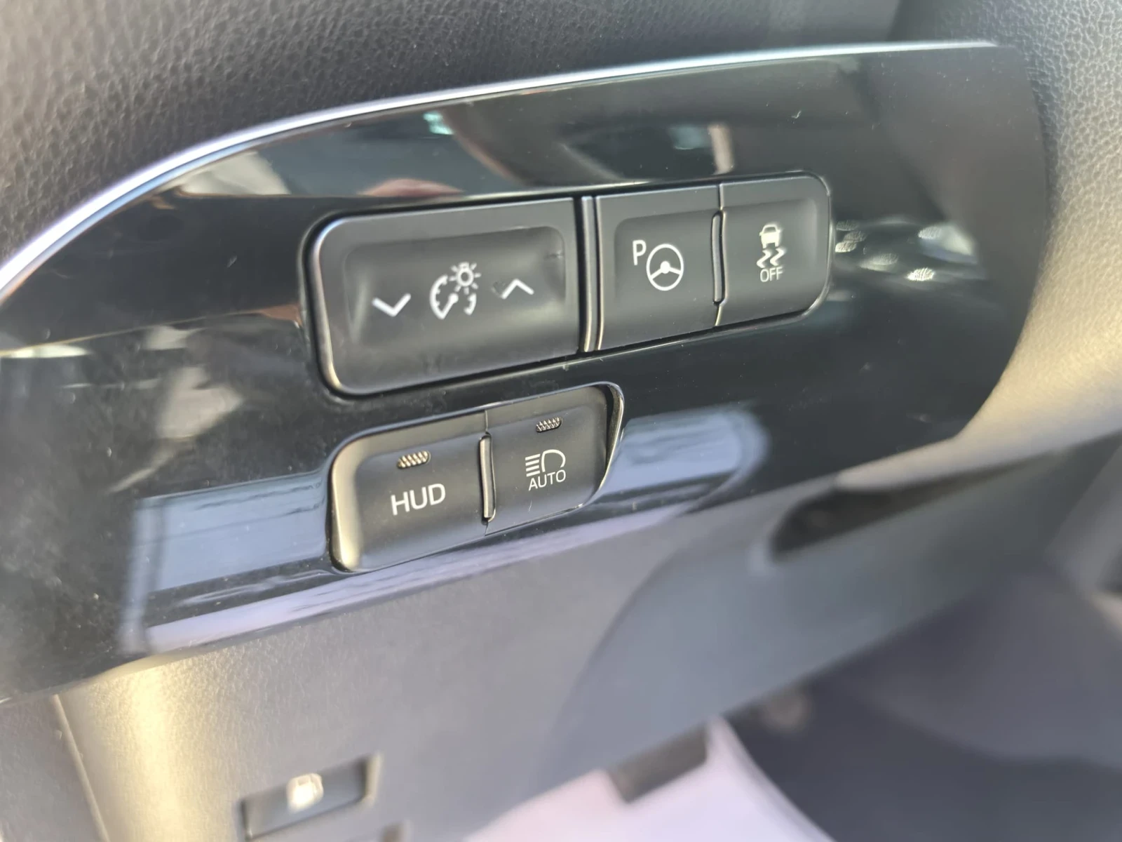 Toyota Prius HYBRID* КОЖА* НАВИ* ЕКСТРИ, снимка 3 - Автомобили и джипове - 55502354