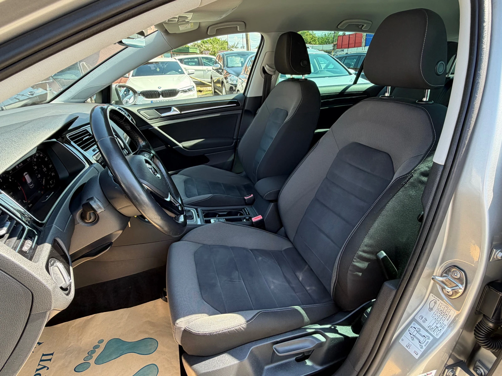 VW Golf 1.6TDI-DSG-Digital Cockpit Distronic-ЛИЗИНГ, снимка 13 - Автомобили и джипове - 55617279