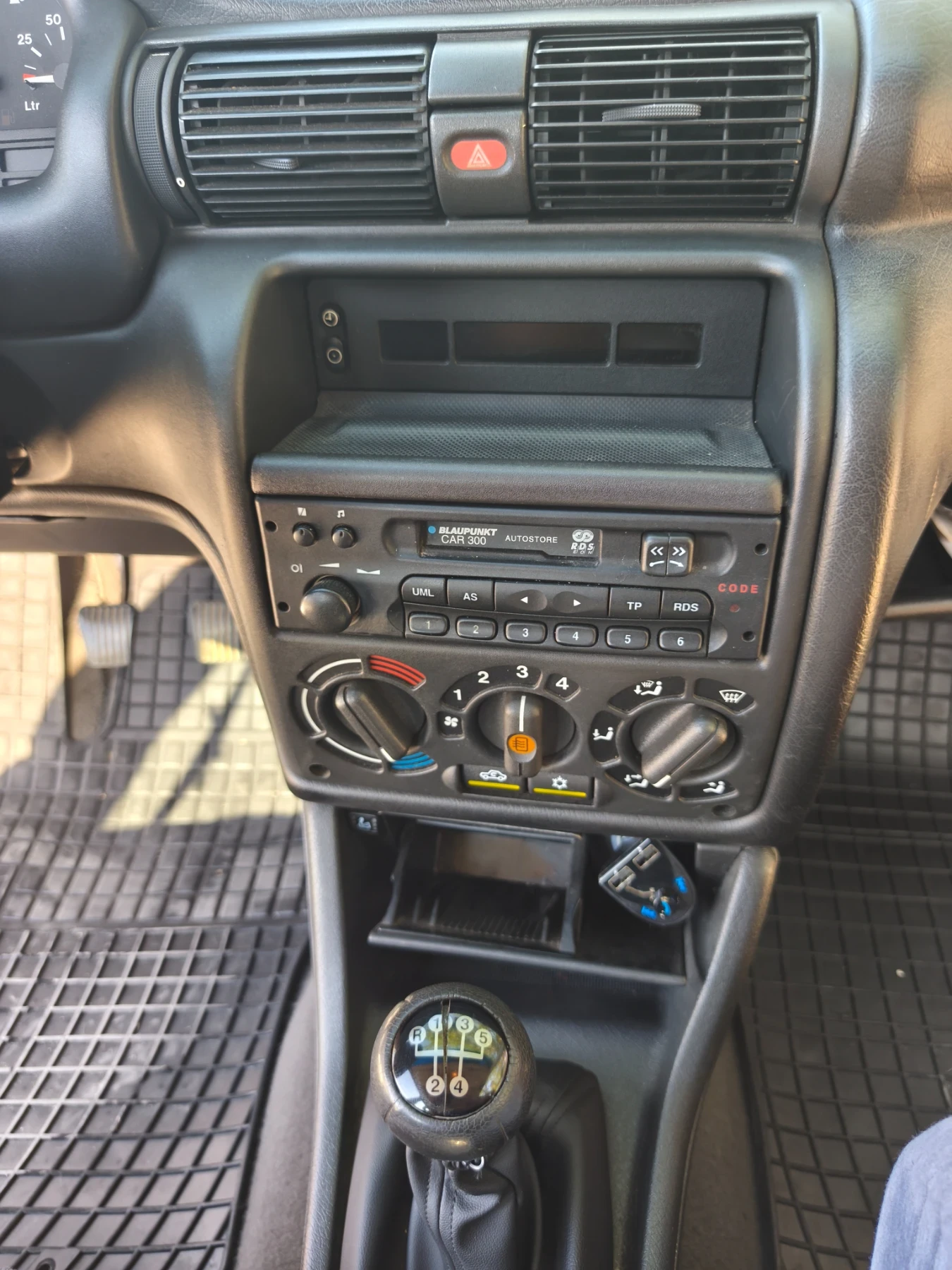 Opel Astra 1.6, снимка 12 - Автомобили и джипове - 55644780