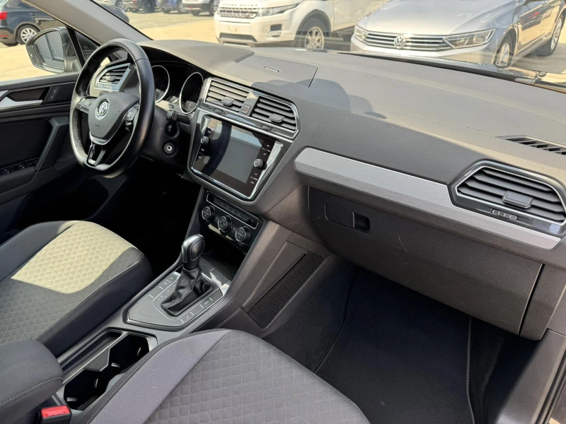 VW Tiguan 2.0* 150ps* DSG* LED* НАВИ* ПАРКТРОНИК, снимка 10 - Автомобили и джипове - 51575193