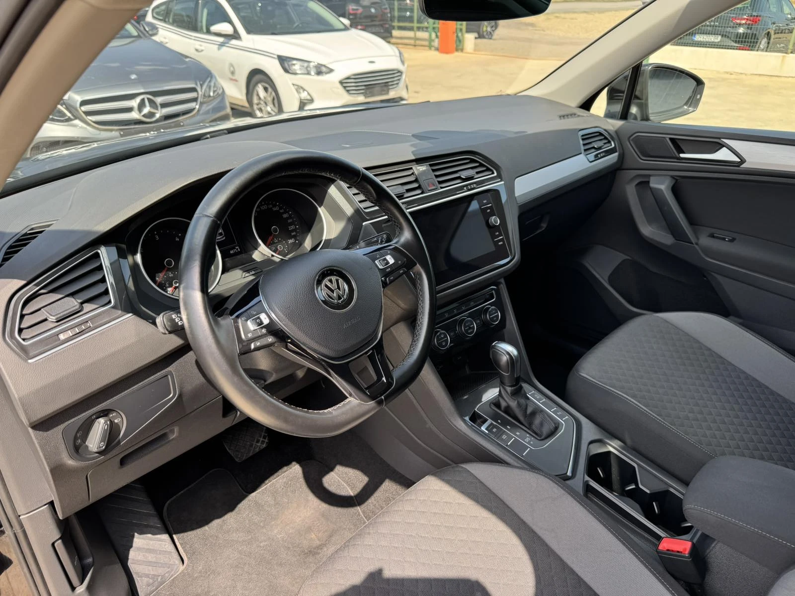 VW Tiguan 2.0* 150ps* DSG* LED* НАВИ* ПАРКТРОНИК - изображение 9